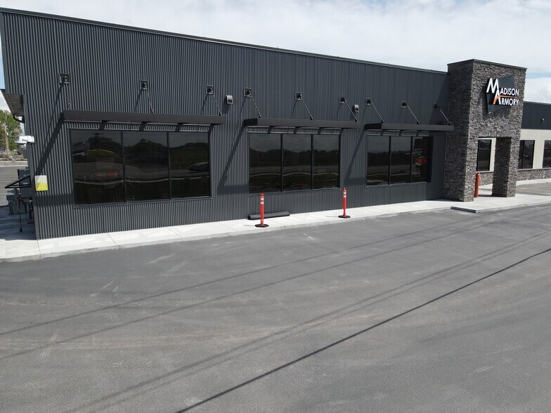 More Photos Of 870 N 2nd E, Rexburg General Retail For Lease