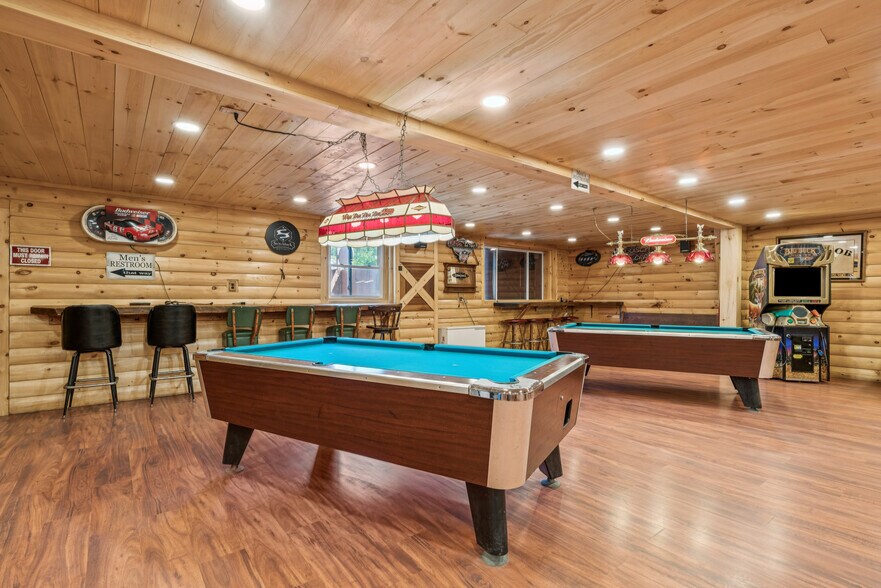 More Photos Of 1 Maple ave, Chelsea Restaurant For Sale