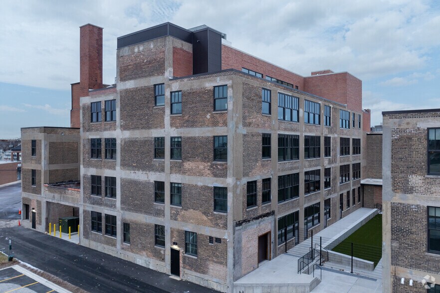 More Photos Of 2032 N Clybourn Ave, Chicago Apartments For Lease