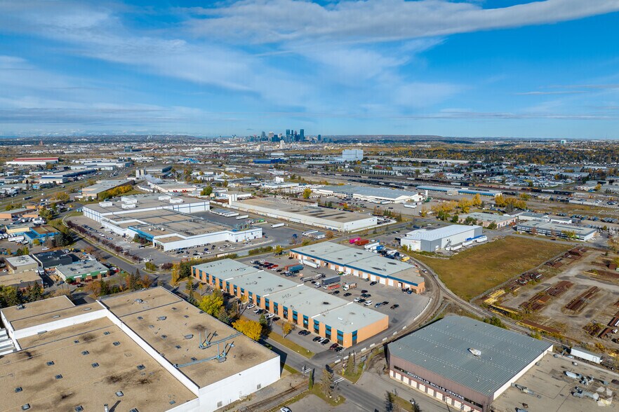 More Photos Of 3716 56th Ave SE, Calgary Warehouse For Lease