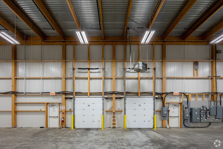 More Photos Of 1400-1460 Boul De L'innovation, Bromont Industrial For Lease