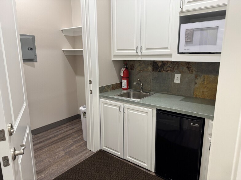 More Photos Of 3604 S Cooper St, Arlington Office For Lease