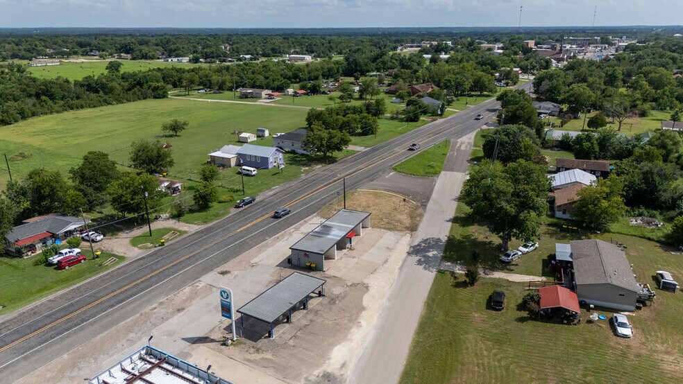 More Photos Of 617 N Ellis St, Groesbeck Carwash For Sale