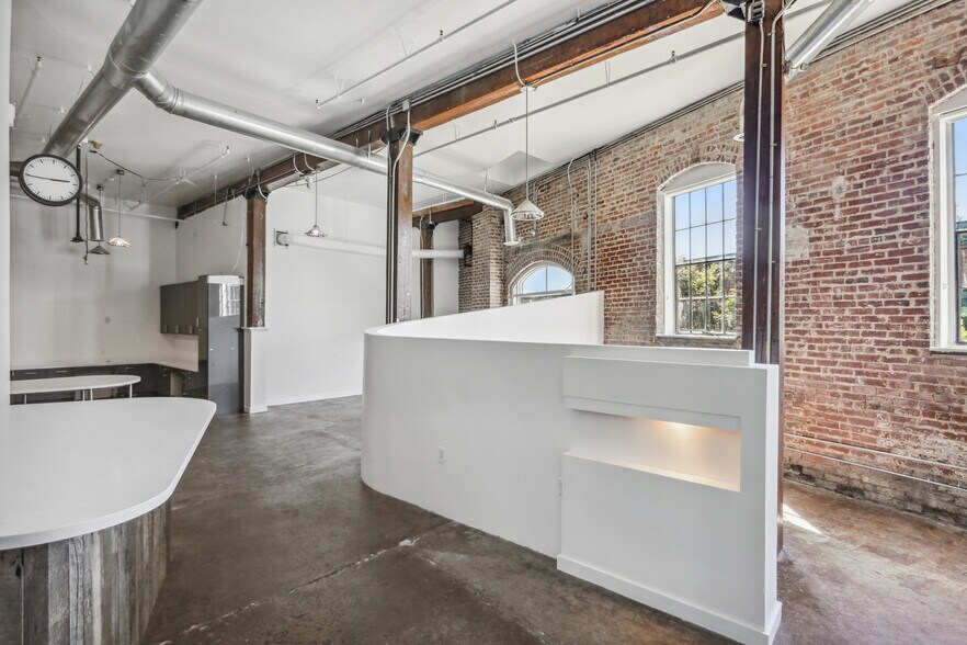 More Photos Of 887 W Marietta St NW, Atlanta Loft Creative Space For Lease