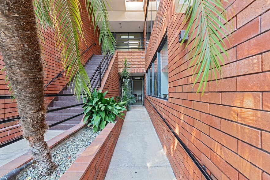 More Photos Of 1023 N Hollywood Way, Burbank Office For Lease