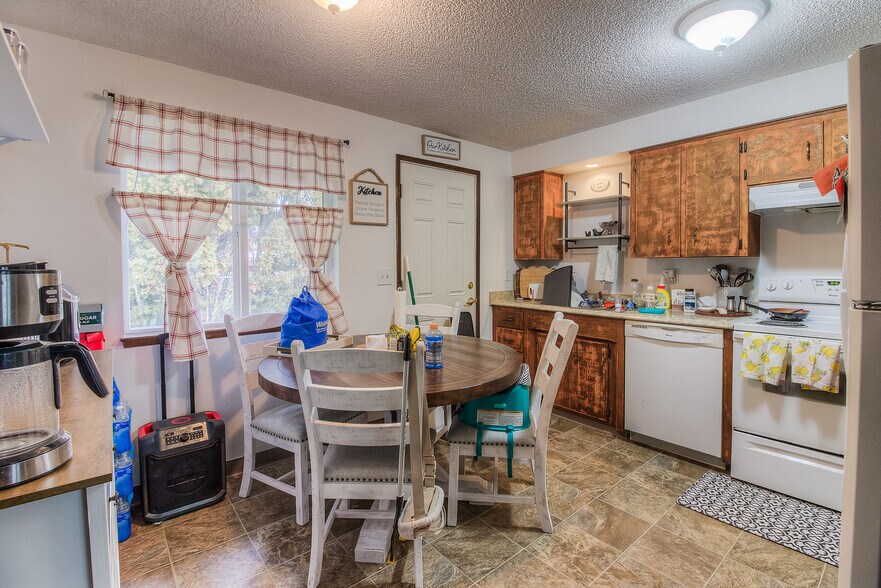 More Photos Of 1704 S 12th Ave, Yakima Apartments For Sale