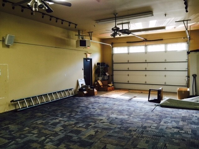 More Photos Of 913 Manor Dr NE, Spring Lake Park Office For Lease