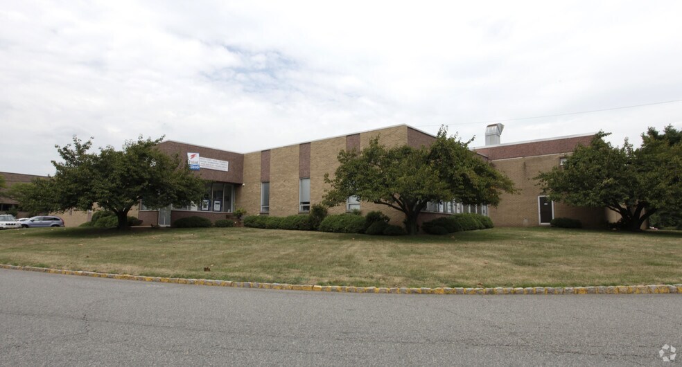 More Photos Of 49-55 Fadem Rd, Springfield Warehouse For Lease