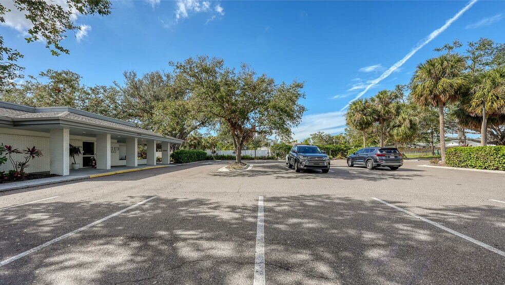 More Photos Of 1630 S Tuttle Ave, Sarasota Medical For Sale