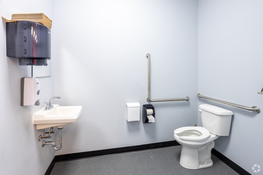 More Photos Of 10008-10022 167 St NW, Edmonton Showroom For Sale