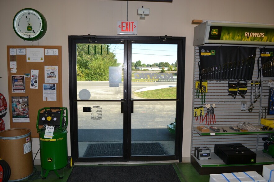 More Photos Of 1111 W 3rd St, Rushville Freestanding For Lease