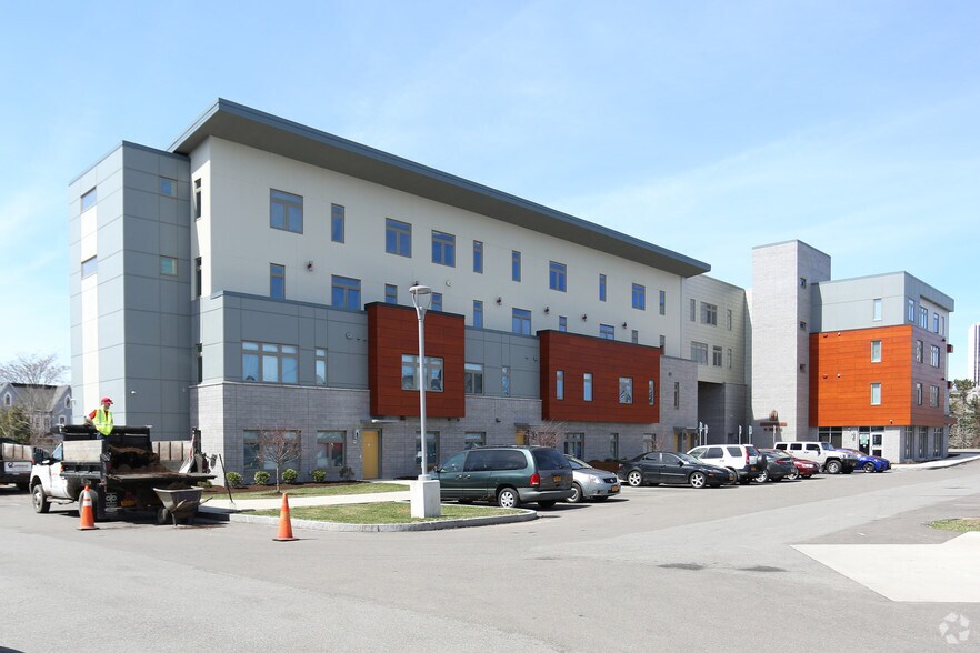 Primary Photo Of 390 South Ave, Rochester Apartments For Lease