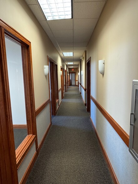 More Photos Of 2941 Greenbriar Dr, Springfield Office For Sale