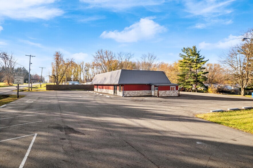 More Photos Of 4291 Manchester Ave NW, North Lawrence Office For Sale