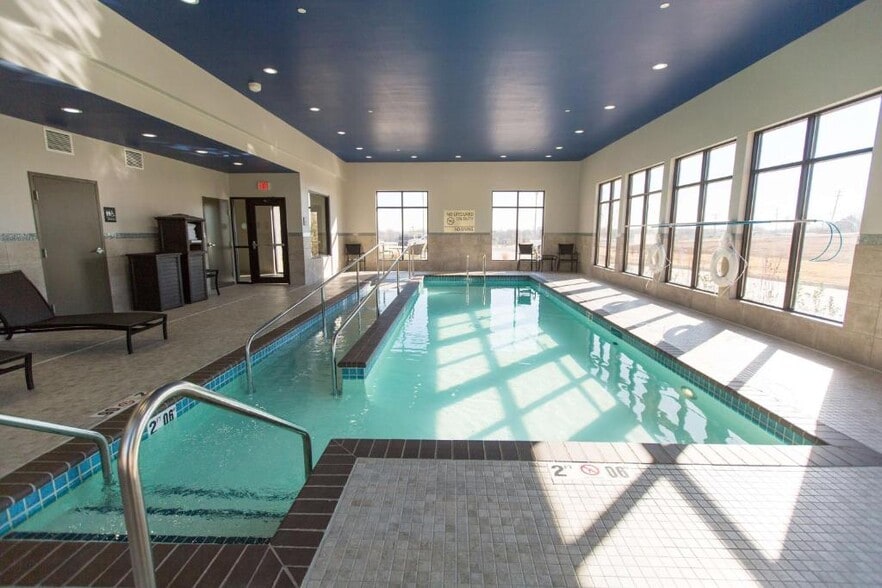 More Photos Of 915 Ada Webb Dr, Stroud Hotel For Sale