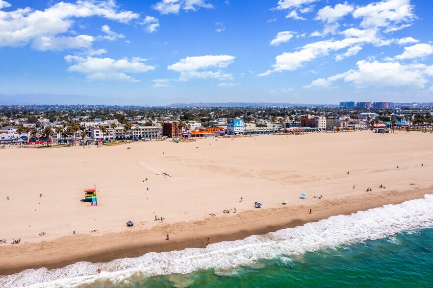 More Photos Of 1011 Ocean Front Walk, Venice Storefront Retail Office For Sale