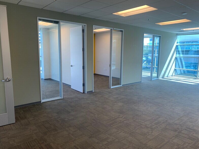 More Photos Of 861-881 Parkview Dr N, El Segundo Office For Sale