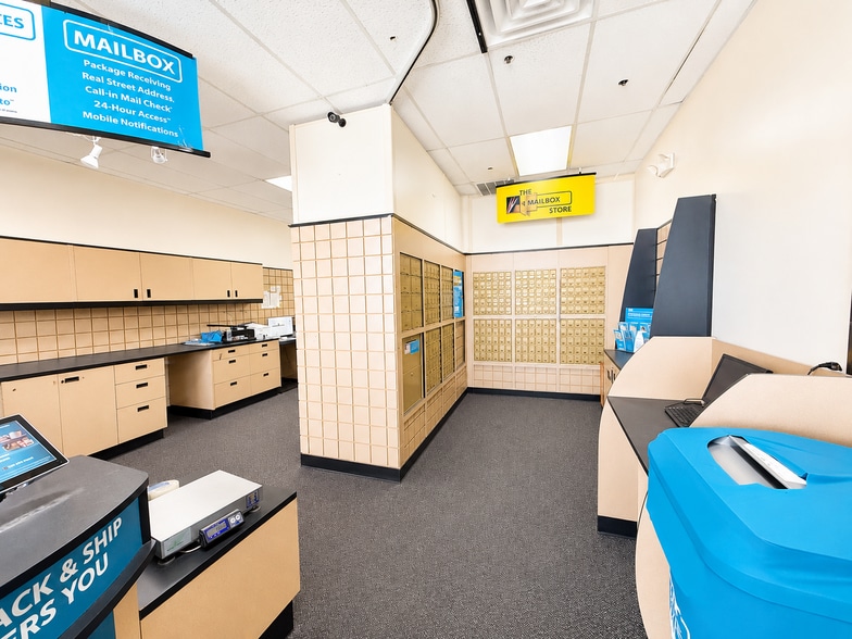 More Photos Of 220 E Park Ave, Long Beach General Retail For Lease