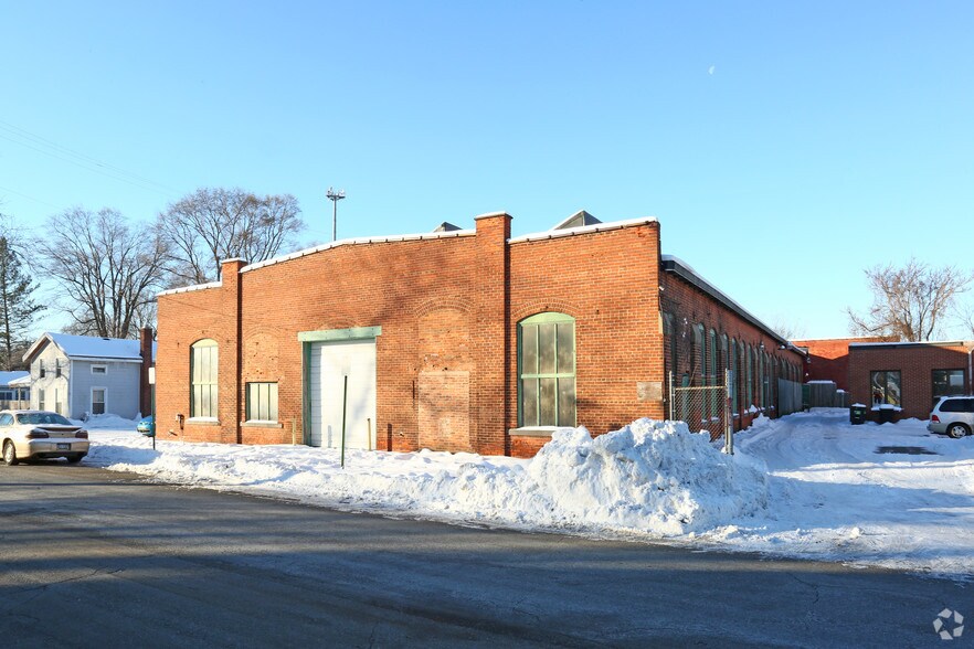 More Photos Of 303-311 W Michigan Ave, Clinton Warehouse For Sale