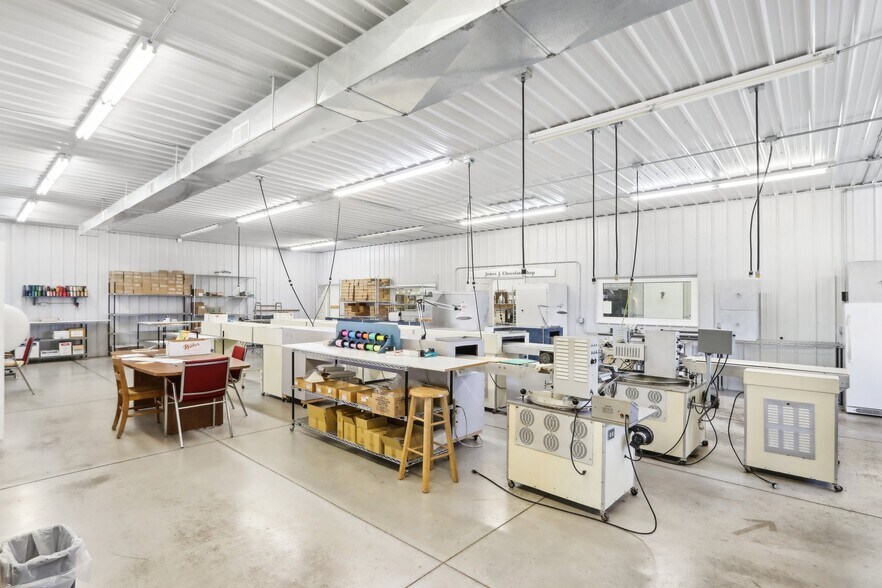 More Photos Of 680 Enterprise Dr, Lake Mills Freestanding For Lease