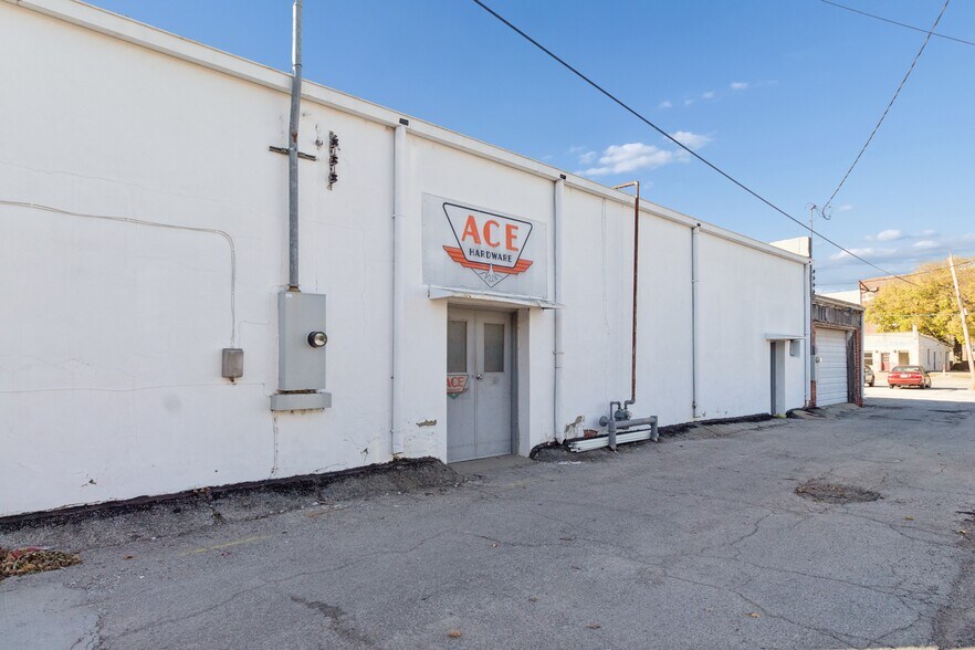 More Photos Of 314 N Penn Ave, Independence Freestanding For Sale