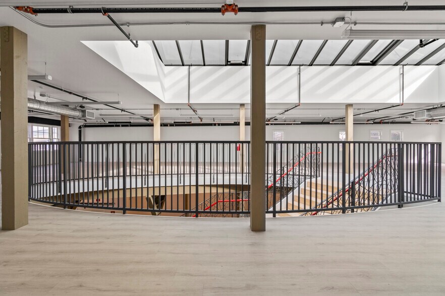 More Photos Of 1605 Ocean Front Walk, Santa Monica Storefront For Lease