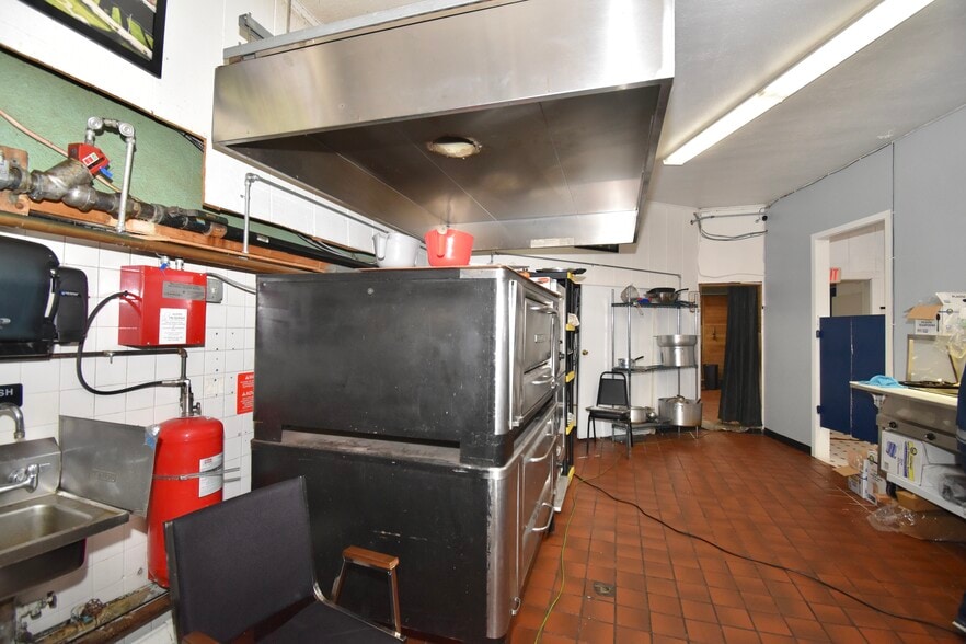 More Photos Of 982 Main St, Springfield Storefront For Sale