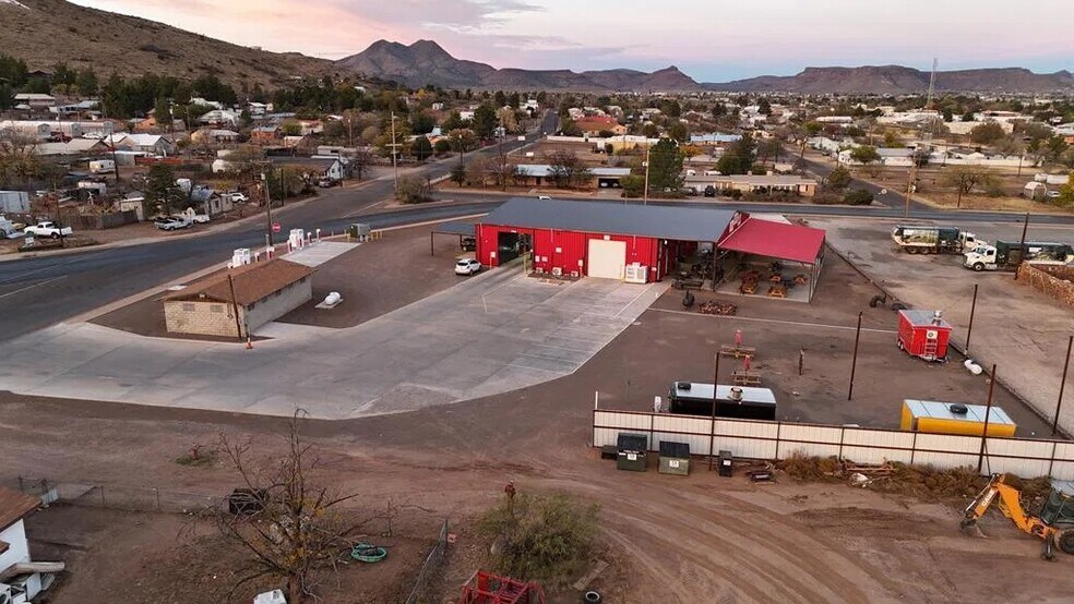 More Photos Of 300 S Cockrell St, Alpine Convenience Store For Sale