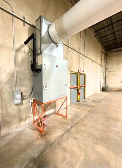 More Photos Of 4400-4412 SW 25th St, Oklahoma City Distribution For Lease