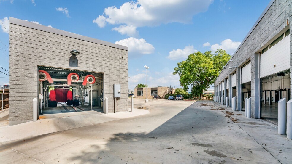 More Photos Of 211 University Drive, Fort Worth Auto Dealership For Sale