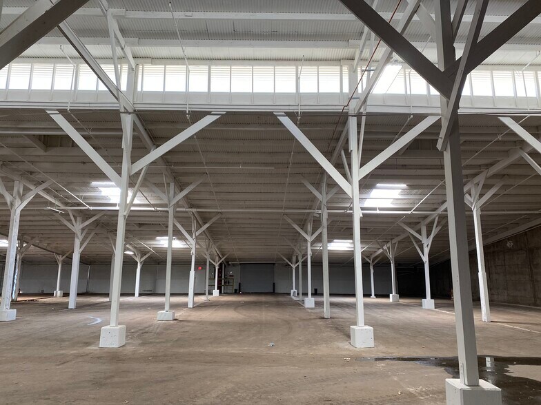 More Photos Of 1301-1555 E Jackson St, Phoenix Warehouse For Lease