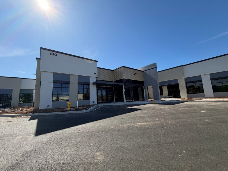 Primary Photo Of 810 Patriot Dr, Moorpark Medical For Sale