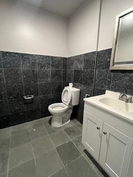 More Photos Of 168 Broad Hollow Rd, Farmingdale Freestanding For Lease