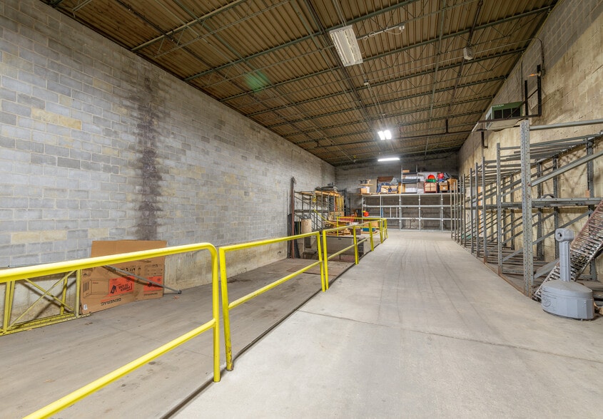 More Photos Of 1650 S Galena Ave, Freeport Industrial For Sale