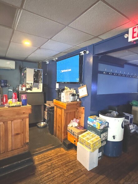More Photos Of 164 Main St, Portland Restaurant For Sale