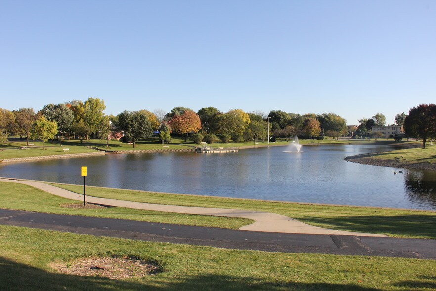 More Photos Of 390 E Devon Ave, Roselle Office For Lease