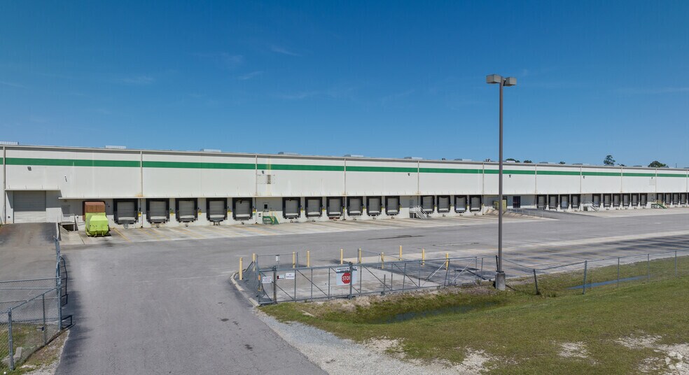 More Photos Of 4800 Corporation Dr, Fayetteville Distribution For Lease