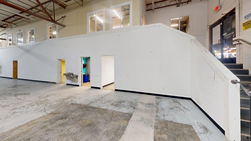 More Photos Of 1045 Granada Ave, Nashville Flex For Lease