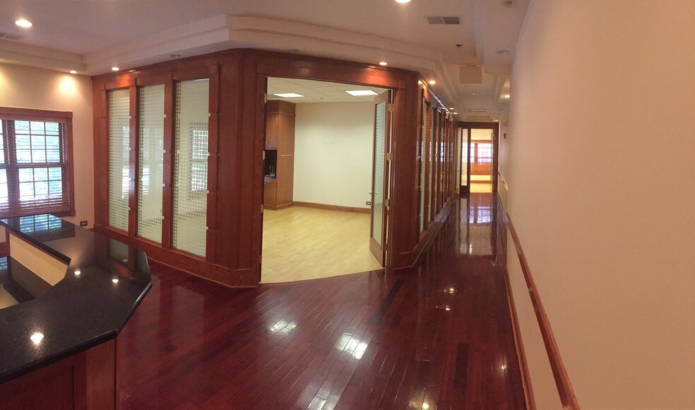 More Photos Of 1421-1431 McHenry Rd, Buffalo Grove Office For Sale