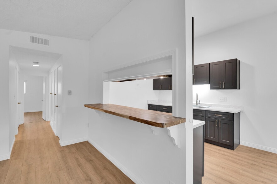 More Photos Of 425 Ford Rd, Costa Mesa Multifamily For Sale