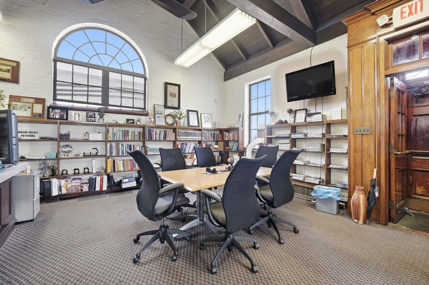 More Photos Of 1703 Dale Rd, Cincinnati Public Library For Sale