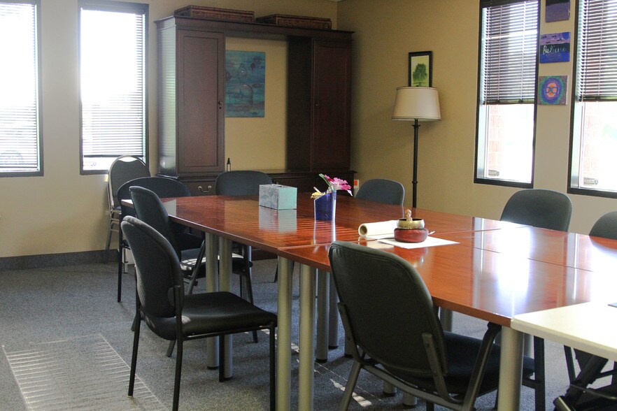 More Photos Of 1652 Greenview Dr SW, Rochester Office For Lease