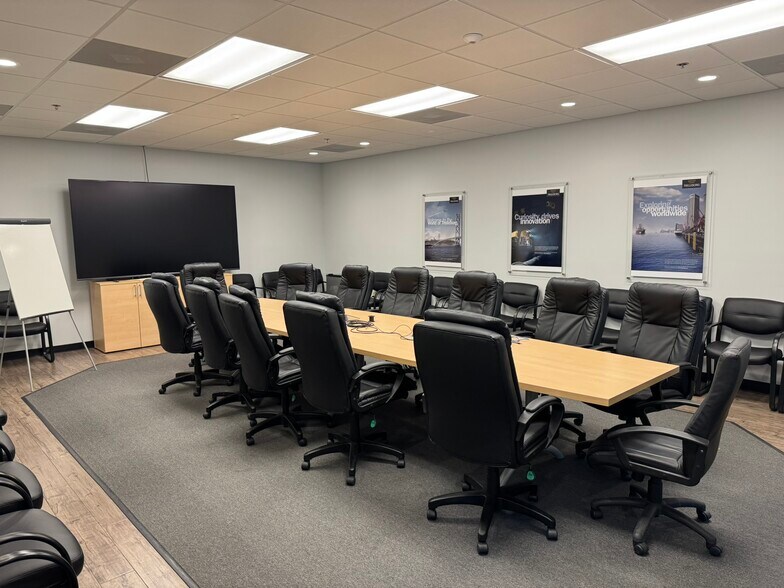 More Photos Of 520 Jack Enders Blvd, Berryville Flex For Lease