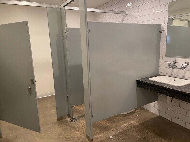 More Photos Of 121 Main St, Oswego Restaurant For Lease