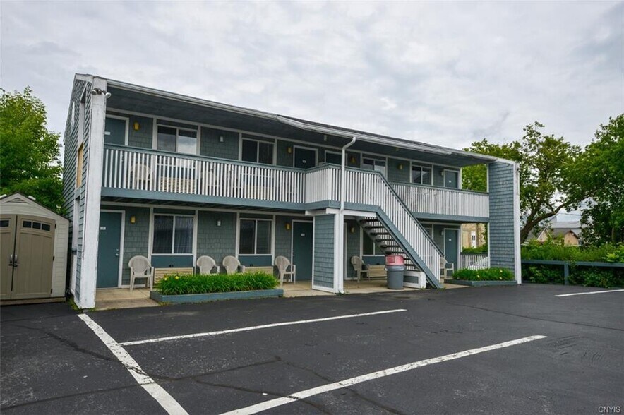 More Photos Of 6 Market St, Alexandria Bay Hotel For Sale