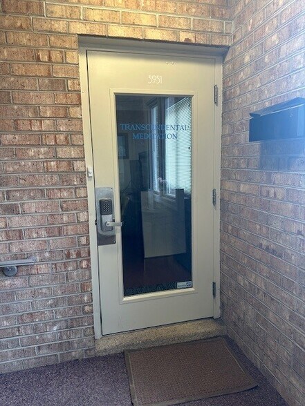 More Photos Of 3921-3951 University Dr, Fairfax Office For Lease