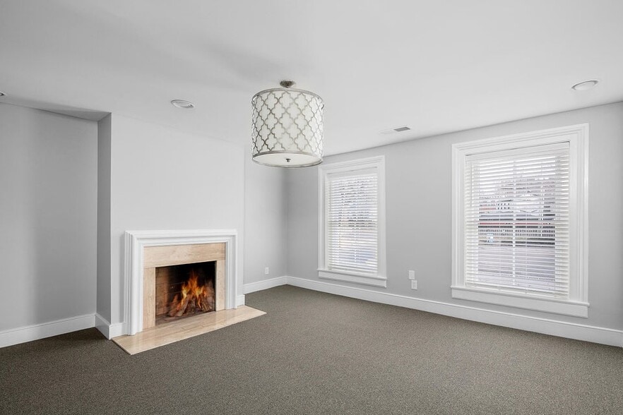 More Photos Of 640-642 W Main St, Lexington Office For Lease