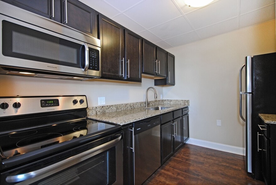 More Photos Of 107 S Washington Ave, Saginaw Apartments For Lease