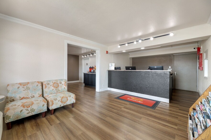 More Photos Of 108 FM 1821, Mineral Wells Hotel For Sale