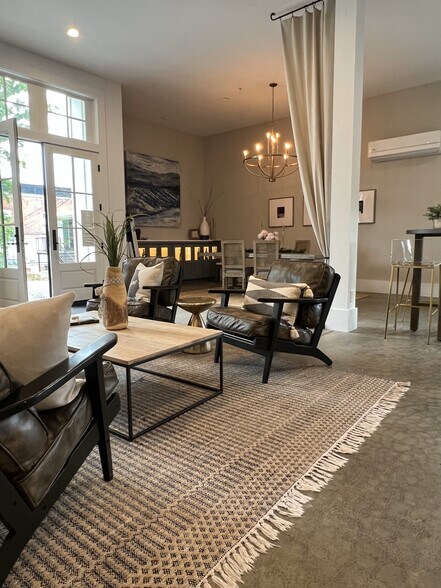 More Photos Of 118 Oak Crescent Cir, Clayton Hotel For Sale